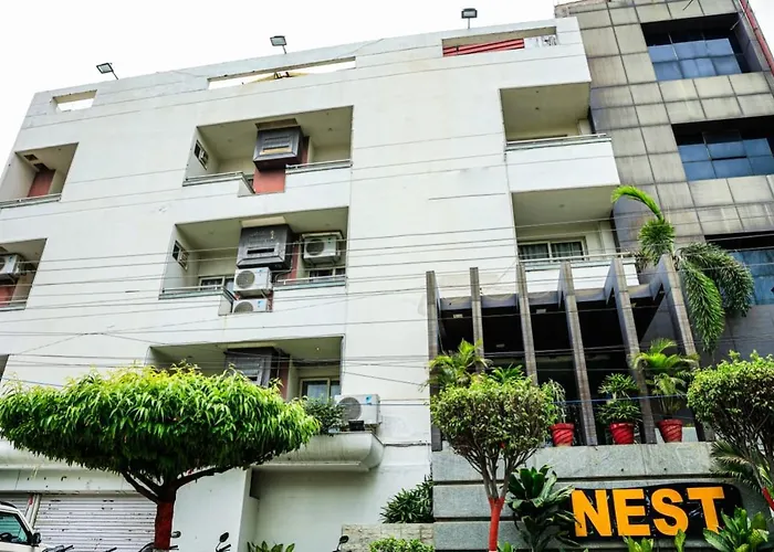 Fabhotel Nest Inn