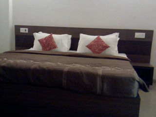 Fabhotel Nest 2*