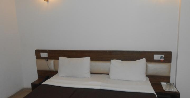 Fabhotel Nest Hotel