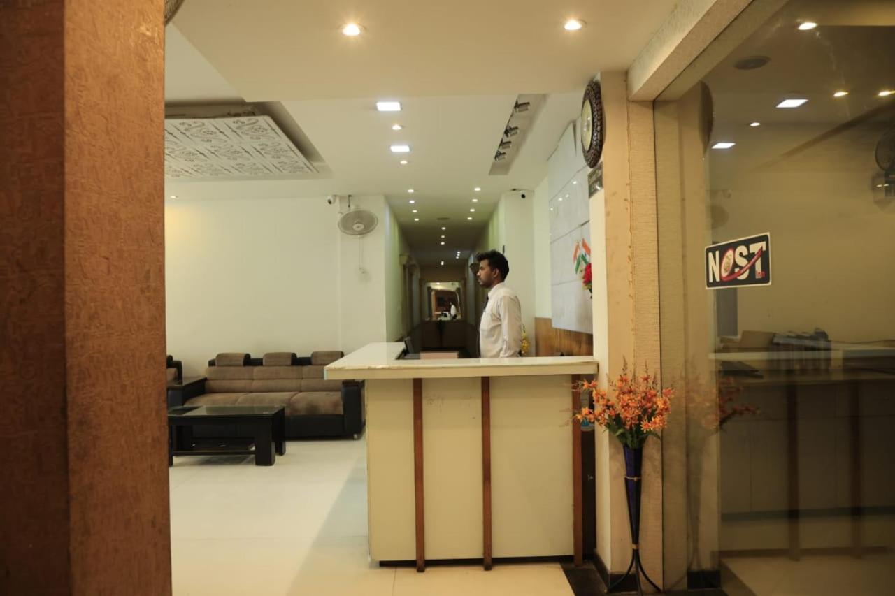 Fabhotel Nest