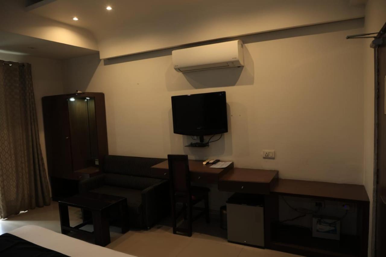 Fabhotel Nest Hotel