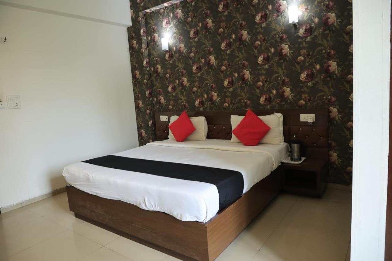 Fabhotel Nest