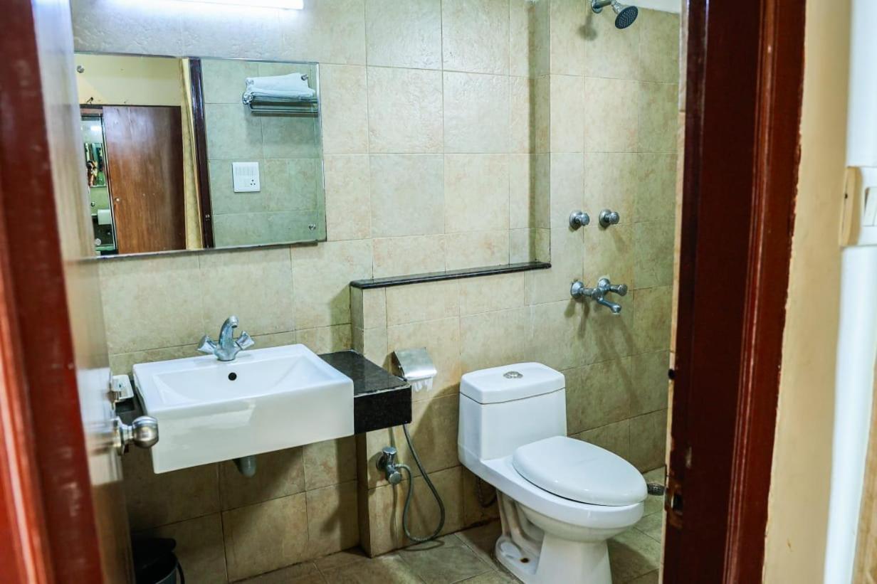 Hotel Fabhotel Nest Lucknow